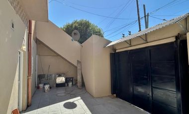 Casa de 3 amplios ambientes con patio