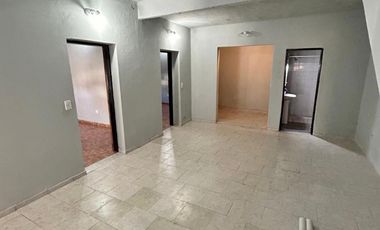Casa de 3 amplios ambientes con patio