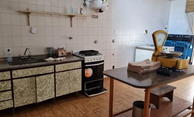 Local todo preparado para heladería, s/ 2º Rivadavia  a 3 cuadras de la estación de Haedo y 1 de una Clinica