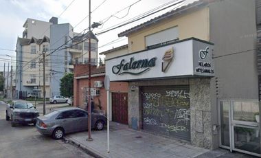 Local todo preparado para heladería, s/ 2º Rivadavia  a 3 cuadras de la estación de Haedo y 1 de una Clinica