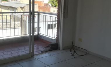 MUY BUEN DEPARTAMENTO DE 3 AMB. CENTRO DE SAN FERNANDO.PTE PERON 757