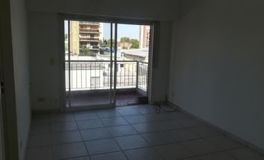 MUY BUEN DEPARTAMENTO DE 3 AMB. CENTRO DE SAN FERNANDO.PTE PERON 757