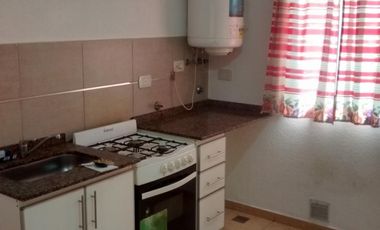 DEPARTAMENTO DE 2 AMBIENTES CON COCHERA CON PORTÓN AUTOMÁTICO Y TERRAZA, MORON