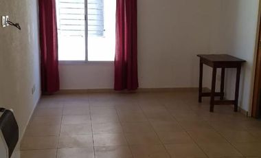 DEPARTAMENTO DE 2 AMBIENTES CON COCHERA CON PORTÓN AUTOMÁTICO Y TERRAZA, MORON