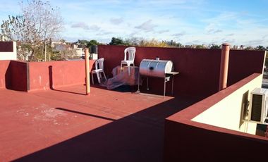 DEPARTAMENTO DE 2 AMBIENTES CON COCHERA CON PORTÓN AUTOMÁTICO Y TERRAZA, MORON