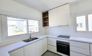 ALQUILER DE CASA EN Pilar