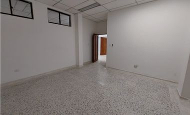 SE VENDE EDIFICIO DE TRES NIVELES EN EL CENTRO DE MONTERA