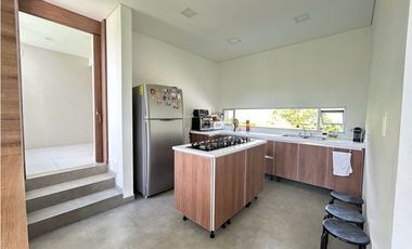 VENDO CASA EN CONJUNTO CERRADO EN LA CALERA