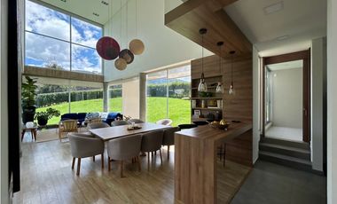 VENDO CASA EN CONJUNTO CERRADO EN LA CALERA
