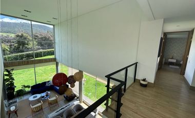 VENDO CASA EN CONJUNTO CERRADO EN LA CALERA