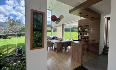 VENDO CASA EN CONJUNTO CERRADO EN LA CALERA