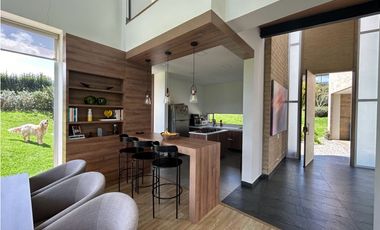 VENDO CASA EN CONJUNTO CERRADO EN LA CALERA