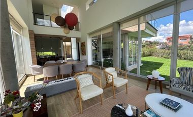 VENDO CASA EN CONJUNTO CERRADO EN LA CALERA