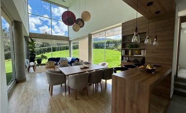 VENDO CASA EN CONJUNTO CERRADO EN LA CALERA