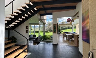 VENDO CASA EN CONJUNTO CERRADO EN LA CALERA
