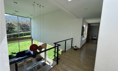 VENDO CASA EN CONJUNTO CERRADO EN LA CALERA