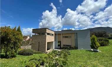 VENDO CASA EN CONJUNTO CERRADO EN LA CALERA