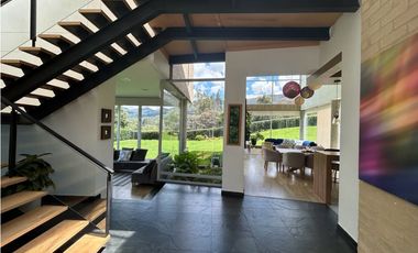 VENDO CASA EN CONJUNTO CERRADO EN LA CALERA