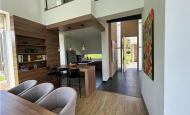 VENDO CASA EN CONJUNTO CERRADO EN LA CALERA