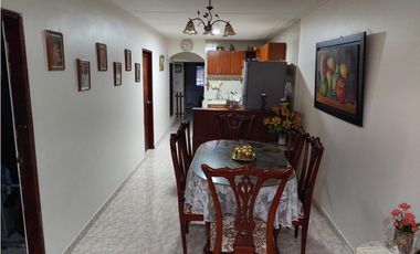 Casa de dos pisos cerca del Centro de Soledad