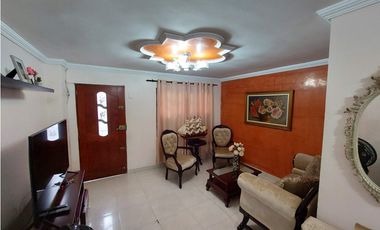 Casa de dos pisos cerca del Centro de Soledad