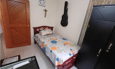 Casa de dos pisos cerca del Centro de Soledad