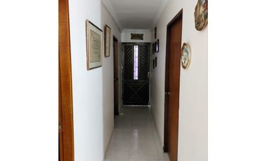 Casa de dos pisos cerca del Centro de Soledad