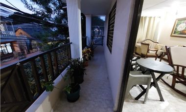 Casa de dos pisos cerca del Centro de Soledad