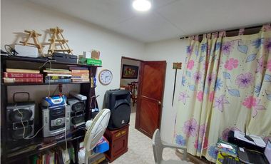 Casa de dos pisos cerca del Centro de Soledad