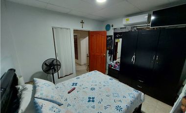 Casa de dos pisos cerca del Centro de Soledad