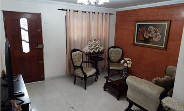 Casa de dos pisos cerca del Centro de Soledad