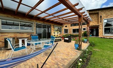 SE VENDE MAGNIFICA CASA EN YERBABUENA