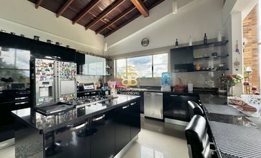 SE VENDE MAGNIFICA CASA EN YERBABUENA