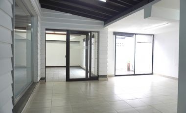 ARRIENDO CASA  COMERCIAL EN POBLADO - PATIO BONITO