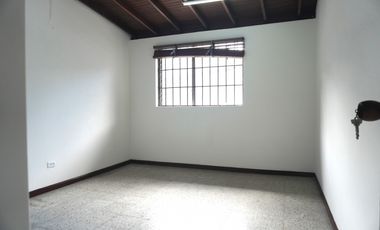 ARRIENDO CASA  COMERCIAL EN POBLADO - PATIO BONITO