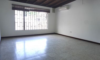 ARRIENDO CASA  COMERCIAL EN POBLADO - PATIO BONITO