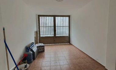Se Vende Casa Cerca Al Centro Comercial Avenida Y Clinica