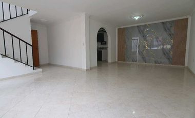 Se Vende Casa Cerca Al Centro Comercial Avenida Y Clinica