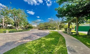 Terreno esquina en venta en privada residencial zona de Cholul