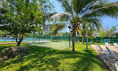 Terreno esquina en venta en privada residencial zona de Cholul