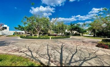 Terreno esquina en venta en privada residencial zona de Cholul