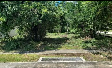 Terreno esquina en venta en privada residencial zona de Cholul