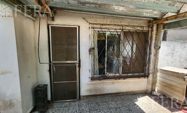 Venta de casa 4 ambientes con cochera en Wilde