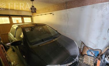 Venta de casa 4 ambientes con cochera en Wilde