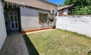 Venta de casa 4 ambientes con cochera en Wilde
