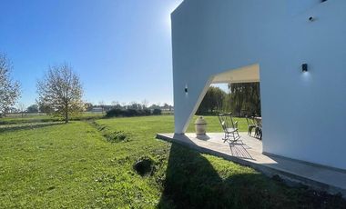 Venta/Permuta Casa Diseño Minimalista La Carolina Golf Country Barrio Cerrado