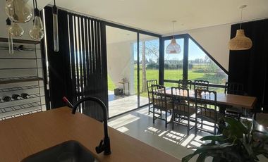 Venta/Permuta Casa Diseño Minimalista La Carolina Golf Country Barrio Cerrado
