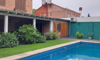 Casa en venta - 3 Dormitorios 2 Baños - Cochera - 800Mts2 - Tristán Suárez