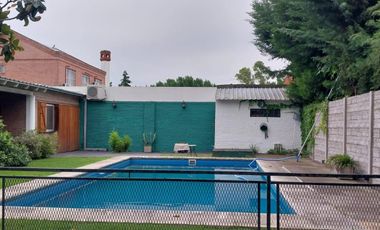 Casa en venta - 3 Dormitorios 2 Baños - Cochera - 800Mts2 - Tristán Suárez