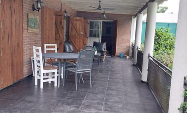 Casa en venta - 3 Dormitorios 2 Baños - Cochera - 800Mts2 - Tristán Suárez